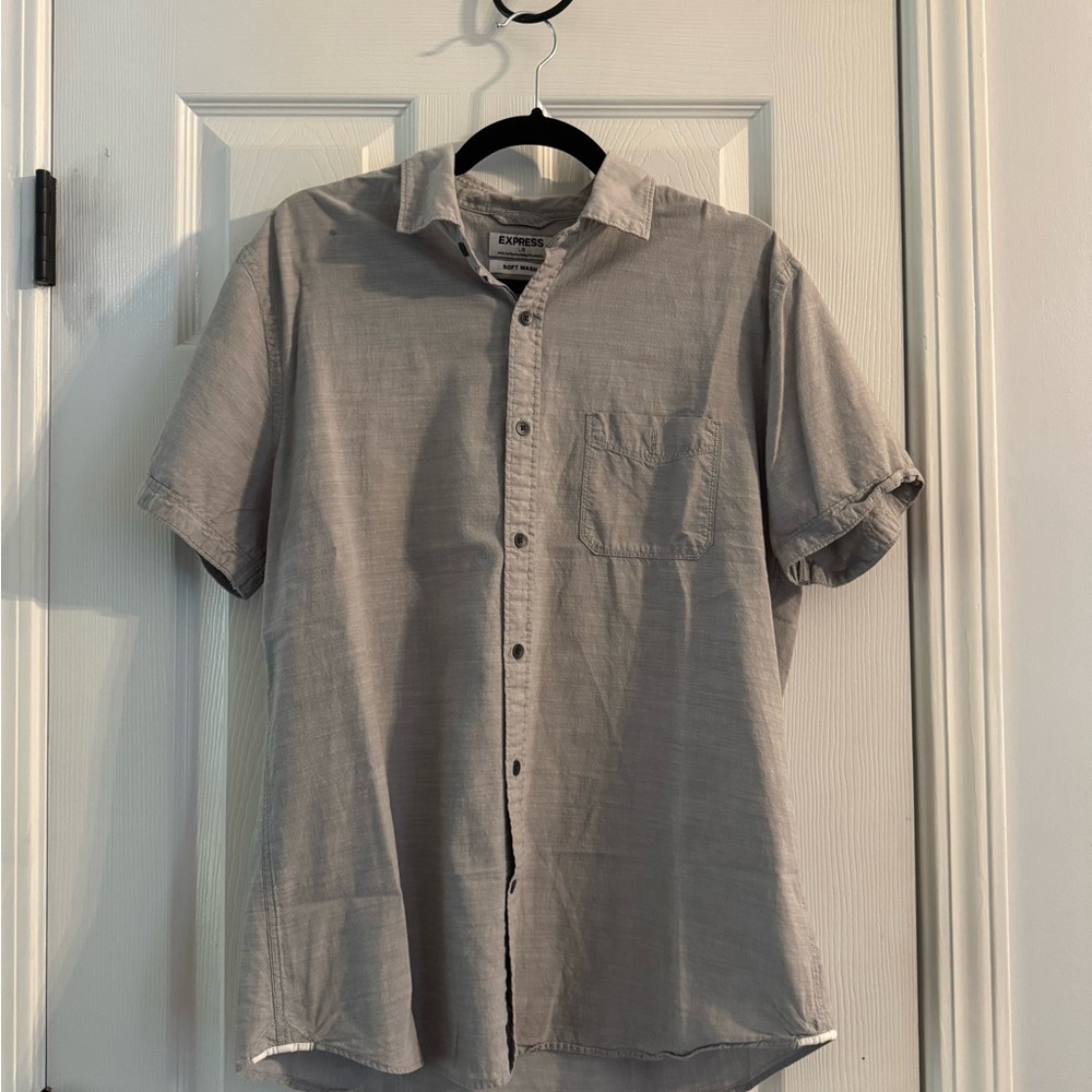 Express Men's Short Sleeve Button-Down Shirt in Light Gray